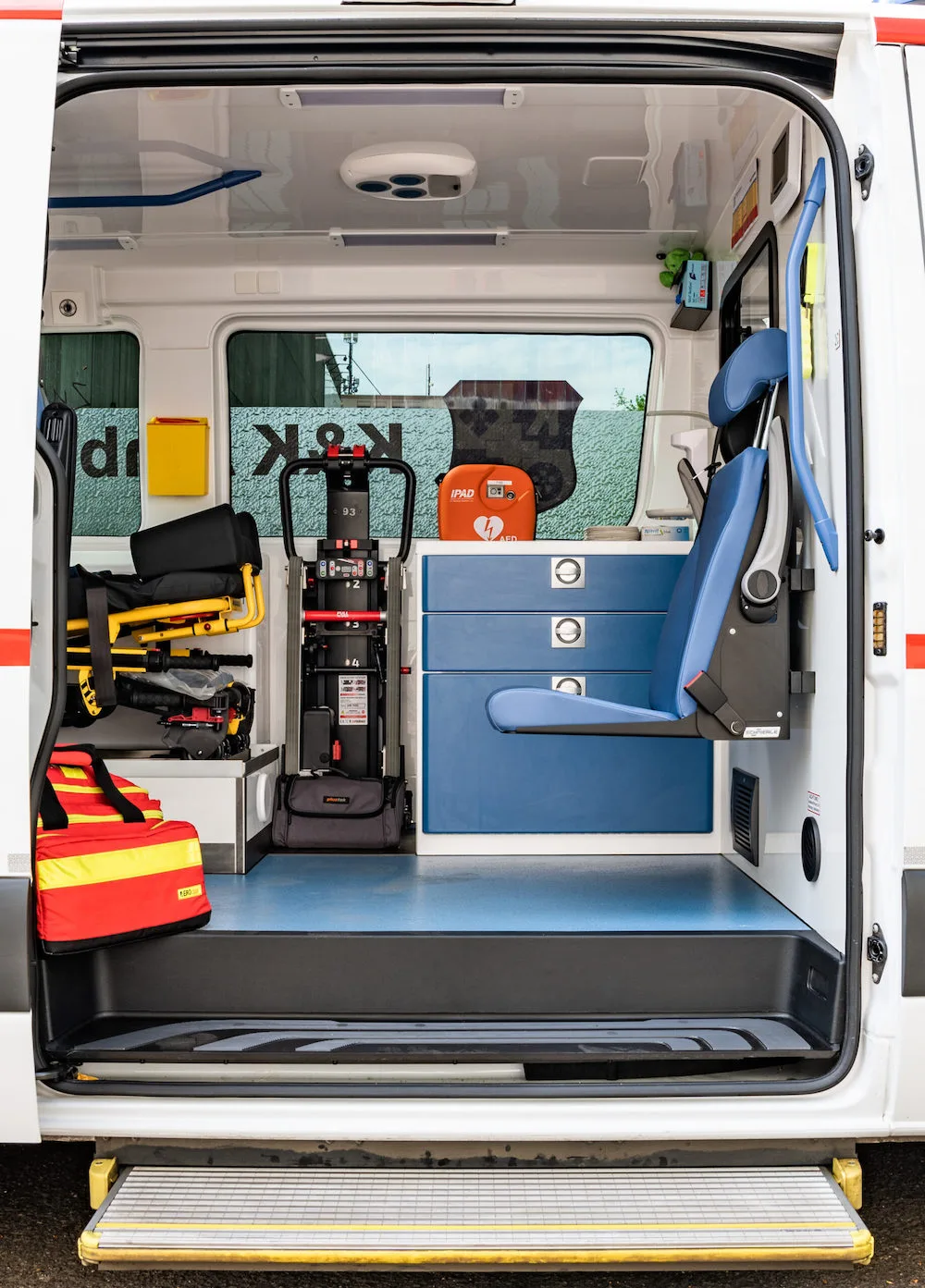 Krankentransport-Tragestuhlwagen Ambulanz