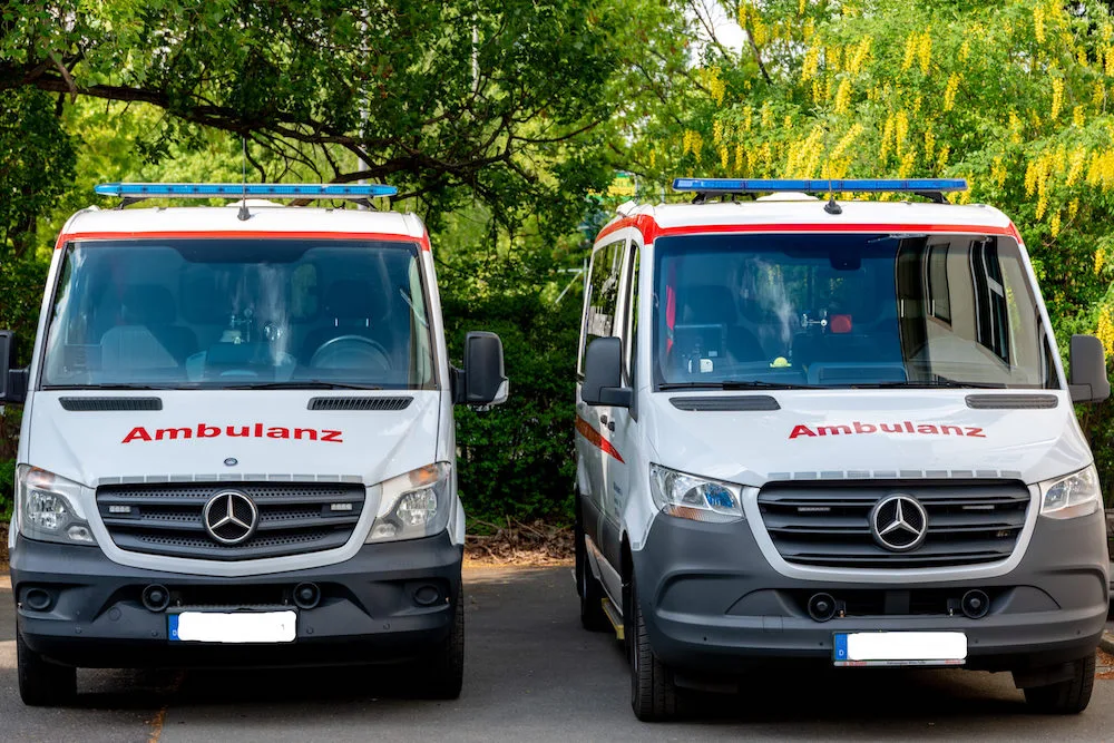 zwei-Krankentransport-kuk-Ambulanz-